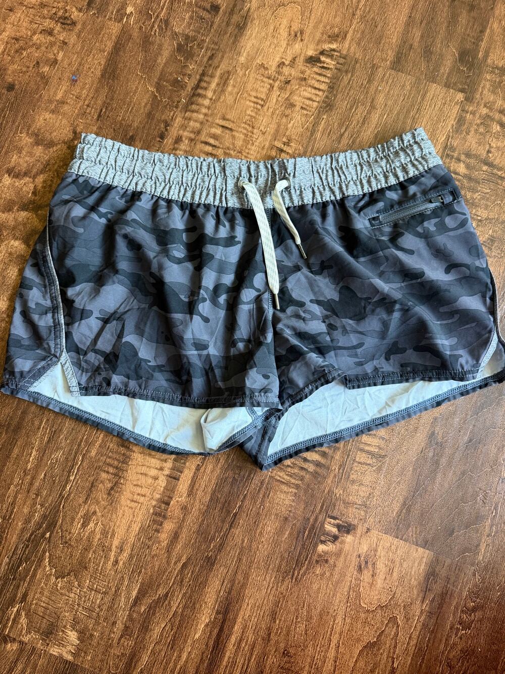 Vuori clementine short size medium black camo